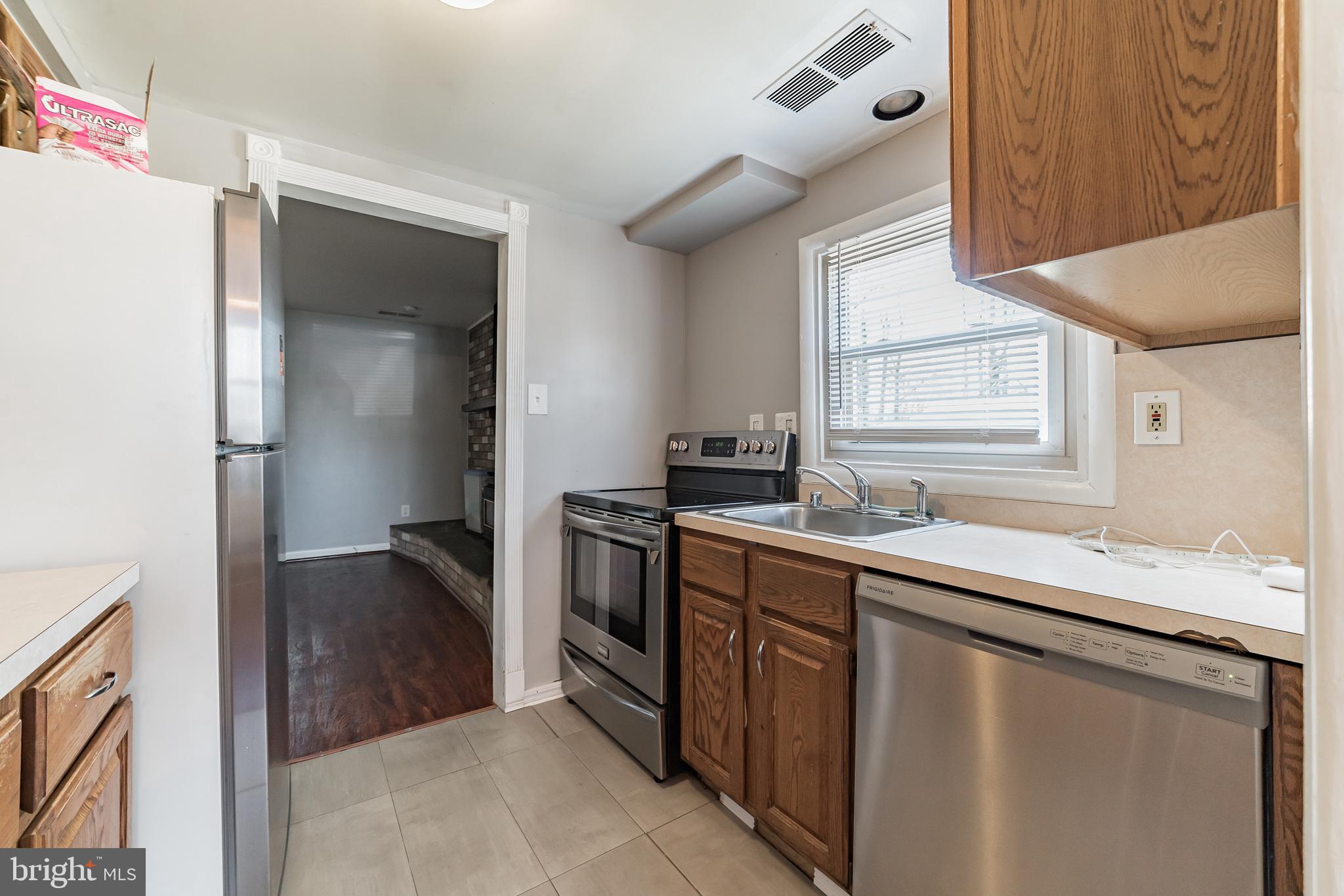 141 Dunlap Road Pasadena, MD 21122 - Photo 6 of 30 Gallery Image 6
