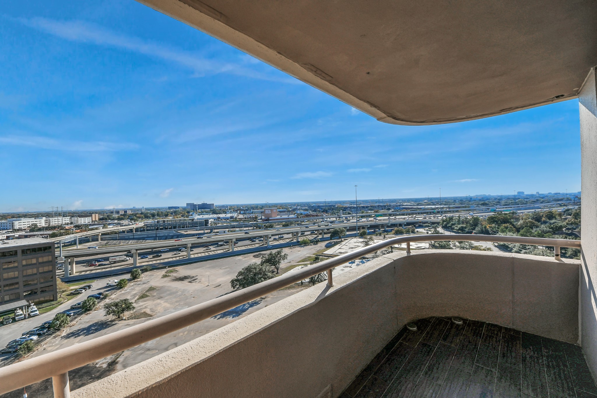 3525 Sage Road, Unit 1503 Houston, TX 77056 - Photo 23 of 44 Gallery Image 23