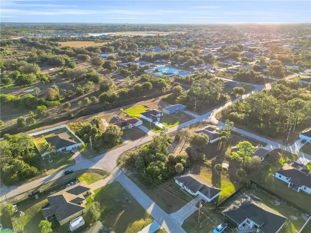 $324,900 | 464 Redwing Street, Lehigh Acres, FL 33974