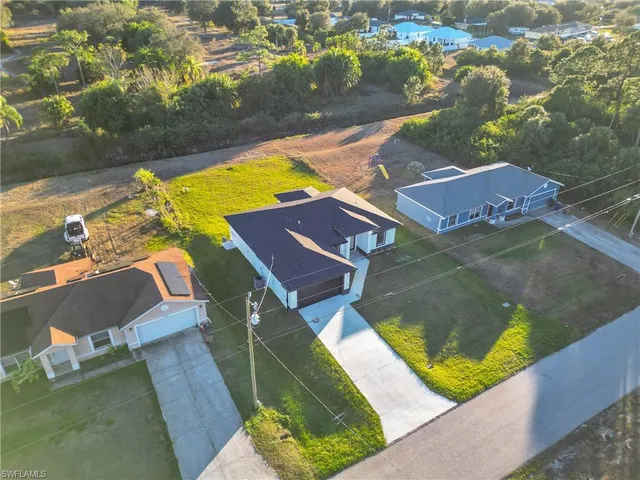 $324,900 | 464 Redwing Street, Lehigh Acres, FL 33974