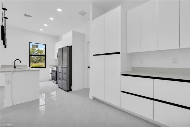 $324,900 | 464 Redwing Street, Lehigh Acres, FL 33974