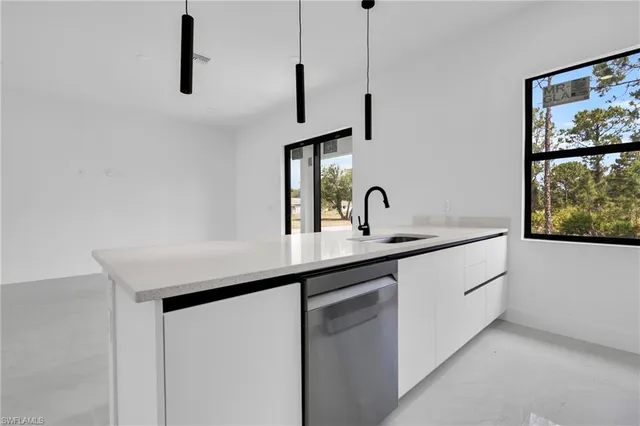 $324,900 | 464 Redwing Street, Lehigh Acres, FL 33974