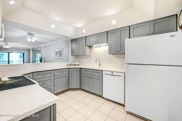 a view of livingroom with workspace