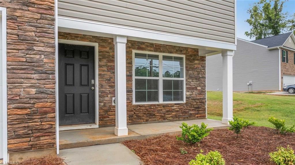 140 Red Arrow Court Mayodan, NC 27027 - Photo 4 of 31 *Photos are of model home and are for representational purposes only.