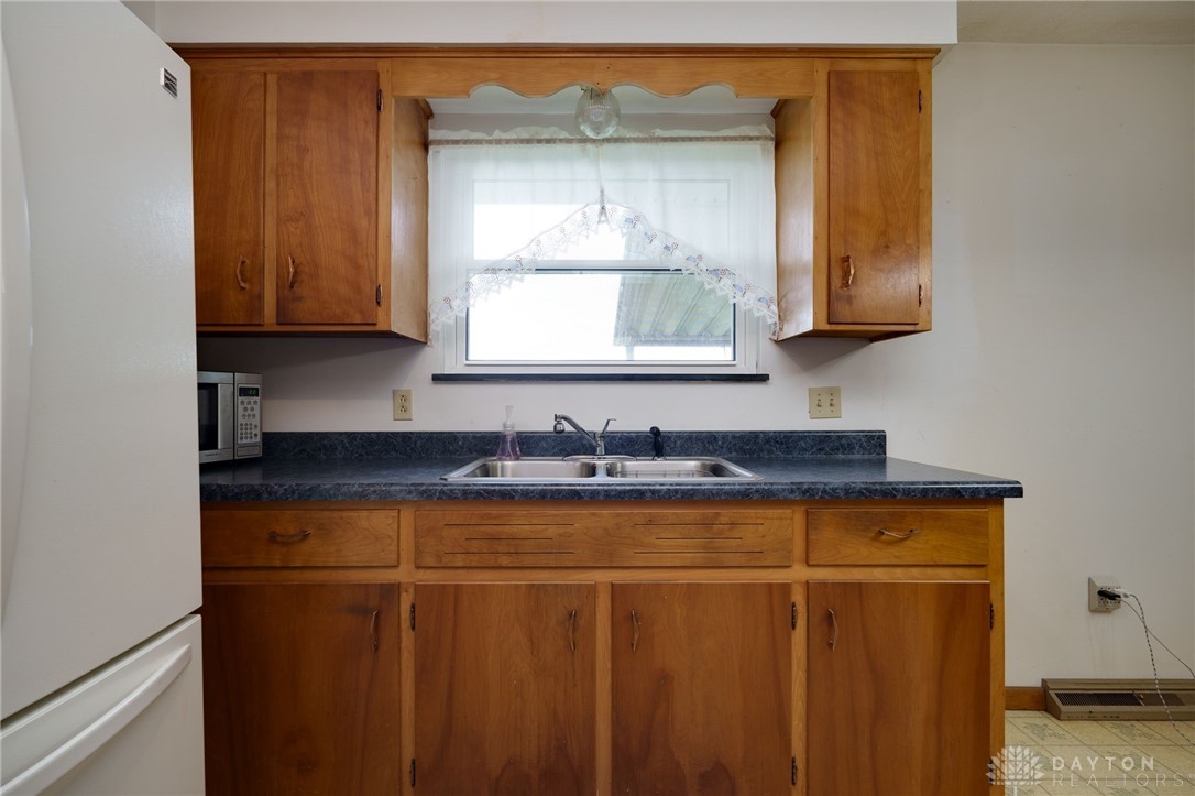 830 South Fuls Road New Lebanon, OH 45345 - Photo 9 of 28 Gallery Image 9