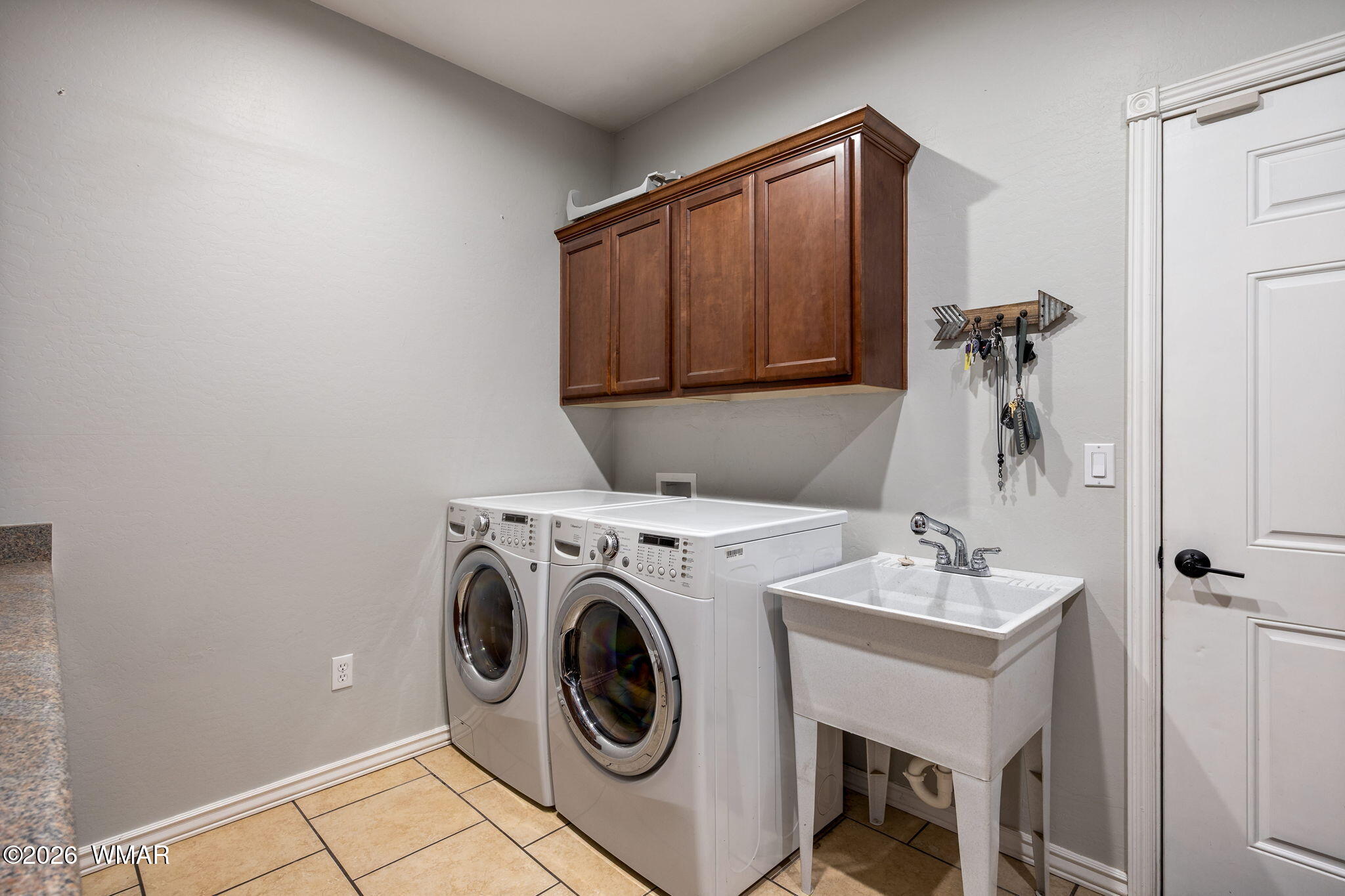 1940 Stonegate Way Heber, AZ 85928 - Photo 39 of 62 a utility room with dryer and washer