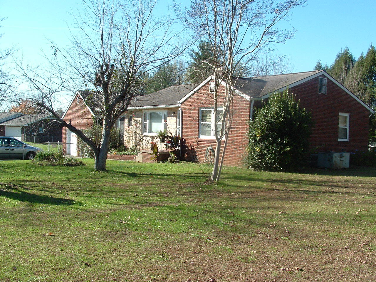 717 West Emory Road Powell, TN 37849 - Photo 3 of 24 side of home good