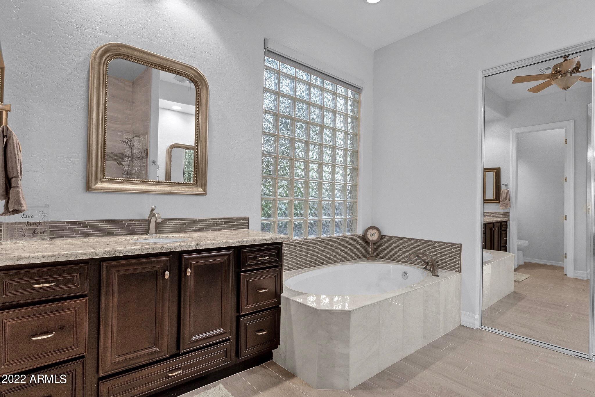 7429 South Rita Lane Tempe, AZ 85283 - Photo 51 of 80 Tile Surround Soaking Bath