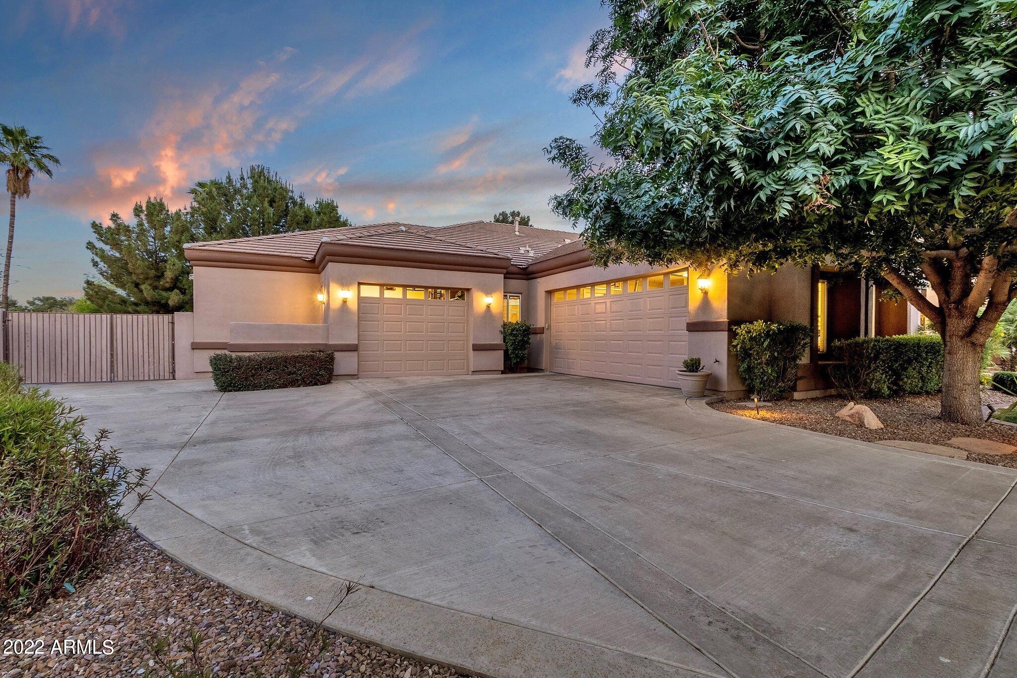 7429 South Rita Lane Tempe, AZ 85283 - Photo 8 of 80 3-car garage w/extended side gate