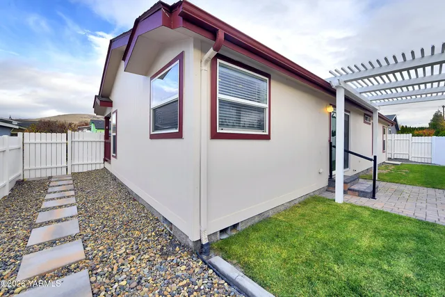 $304,900 | 200 Bridle Way, Unit 224, Yakima, WA 98901