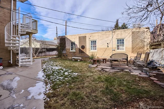 a view of house with backyard and trees
