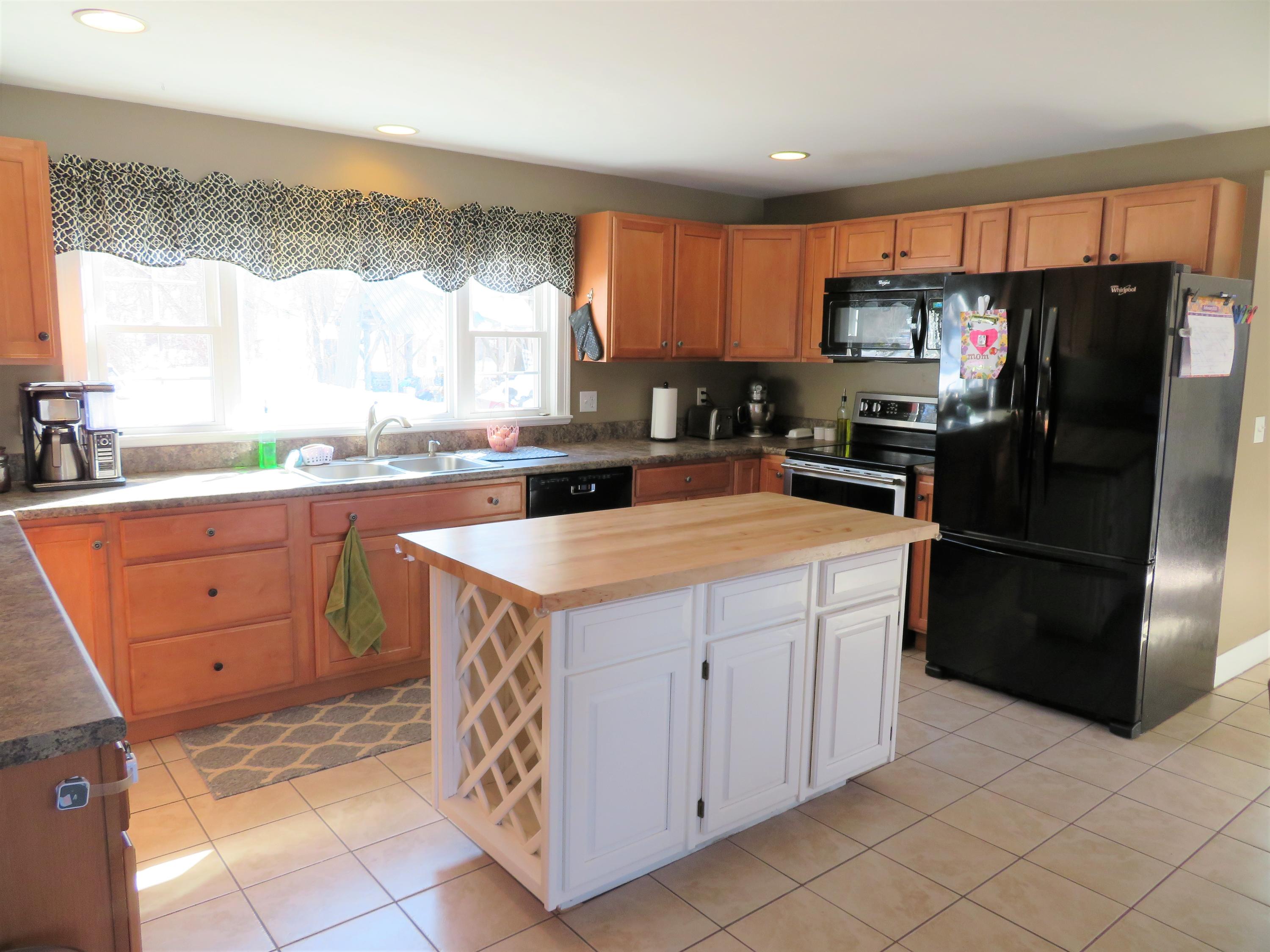 724 Duck Pond Road Westbrook, ME 04092 - Photo 3 of 24 IMG_5810 (2)