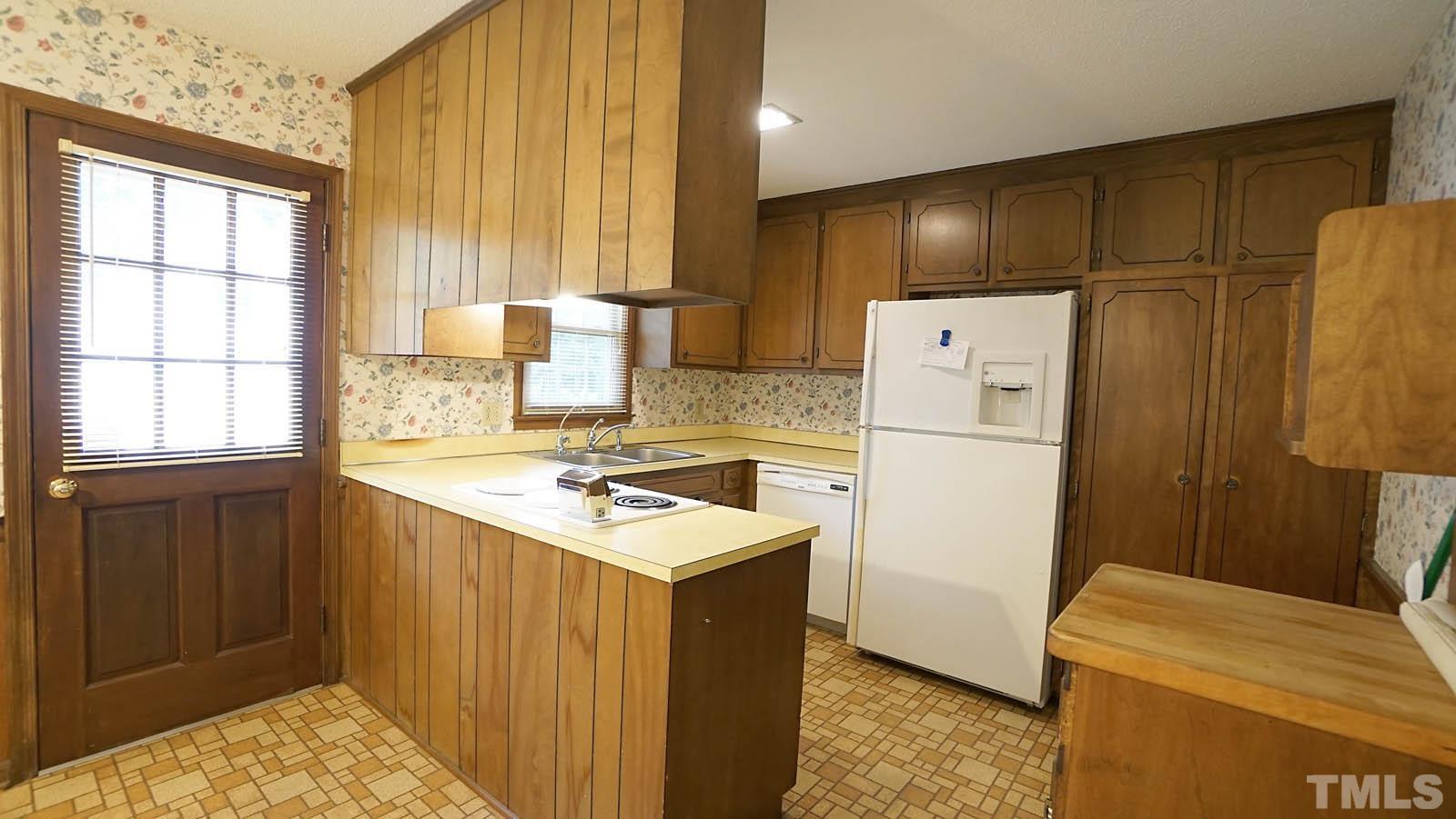 4009 Willow Oak Road Raleigh, NC 27604 - Photo 8 of 29