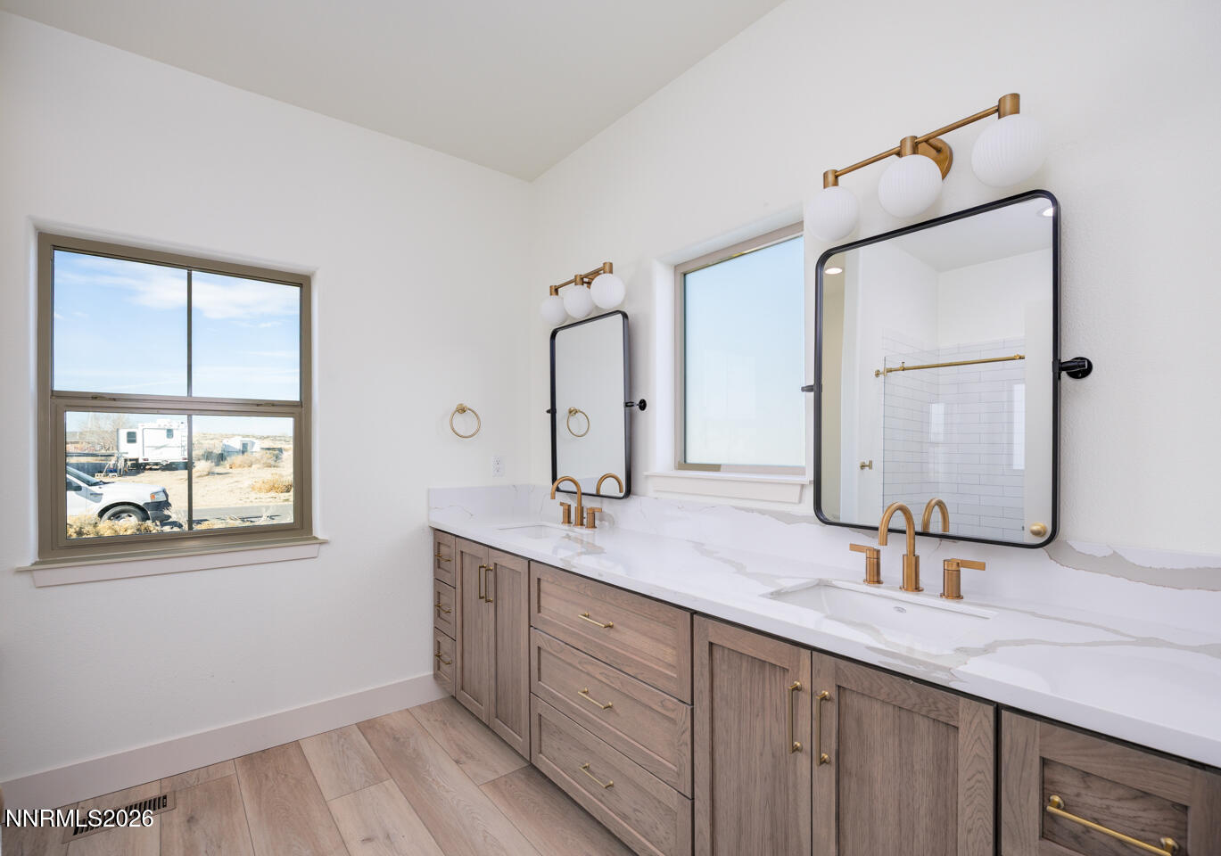1150 Jungle Drive Fallon, NV 89406 - Photo 21 of 30 a bathroom with a double vanity sink and a mirror