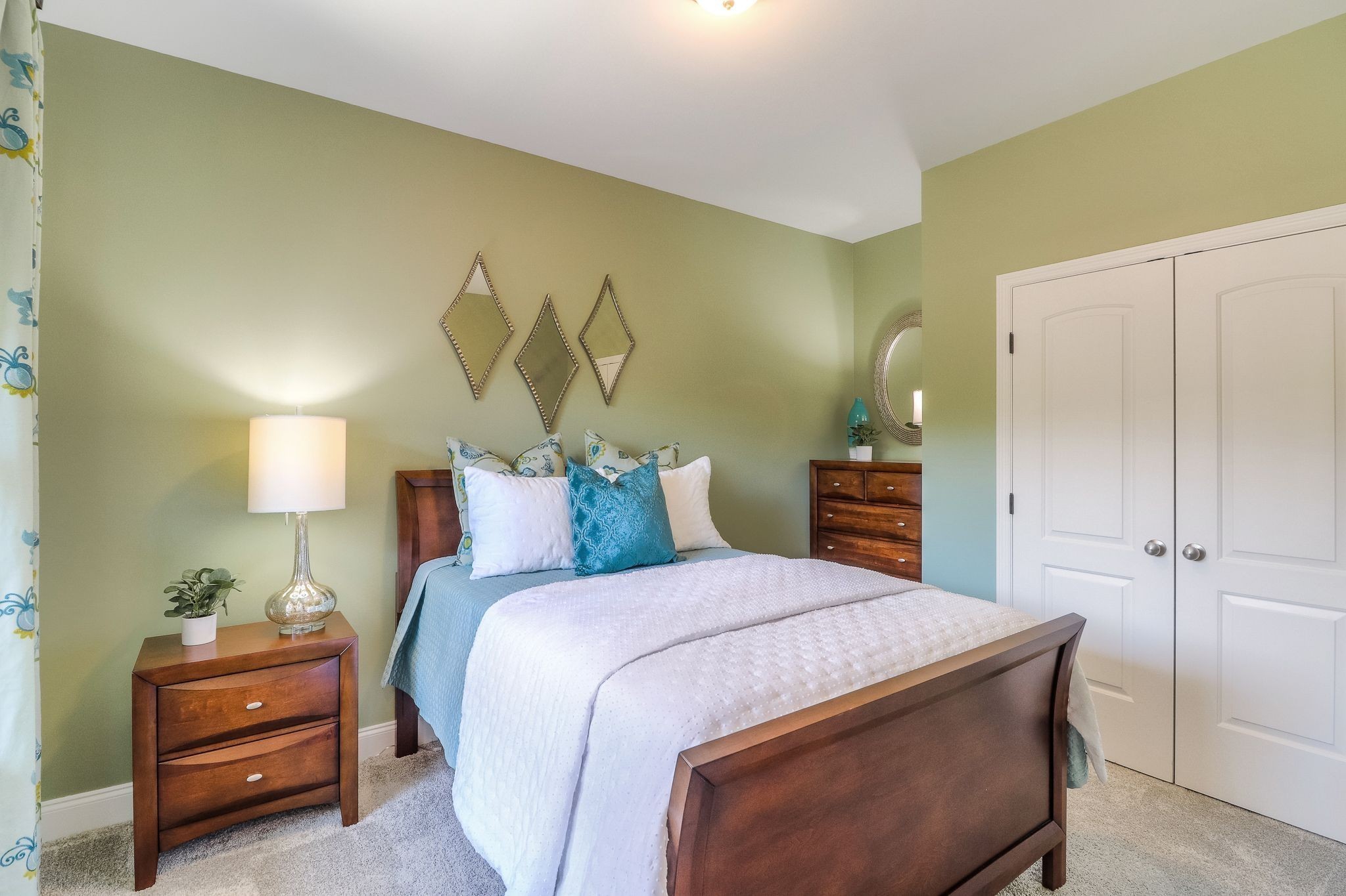 334 Buckner Cir Mount Mount Juliet, TN 37122 - Photo 38 of 40 a bed room with a bed and a lamp