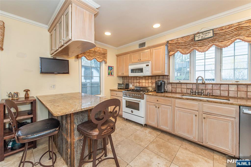 10 Cleveland Road Caldwell, NJ 07006 - Photo 11 of 35