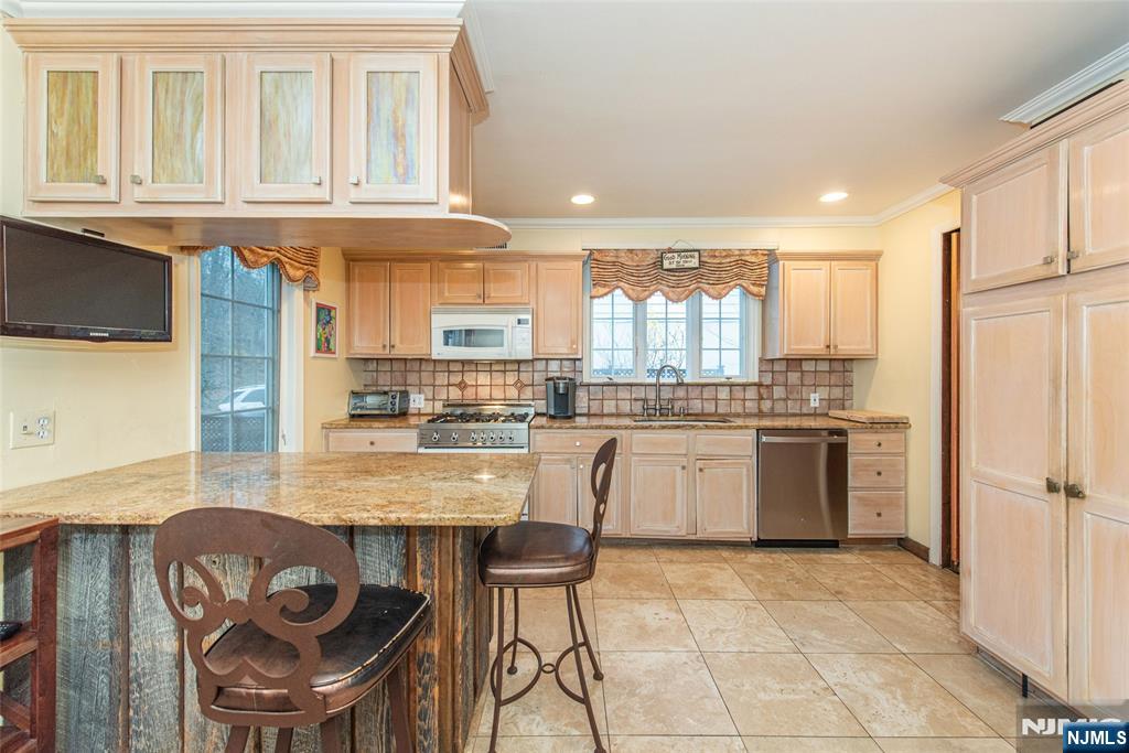 10 Cleveland Road Caldwell, NJ 07006 - Photo 12 of 35