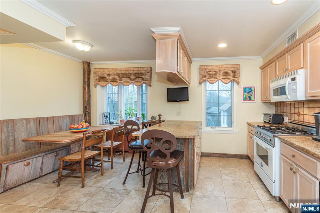 10 Cleveland Road Caldwell, NJ 07006 - Photo 13 of 35