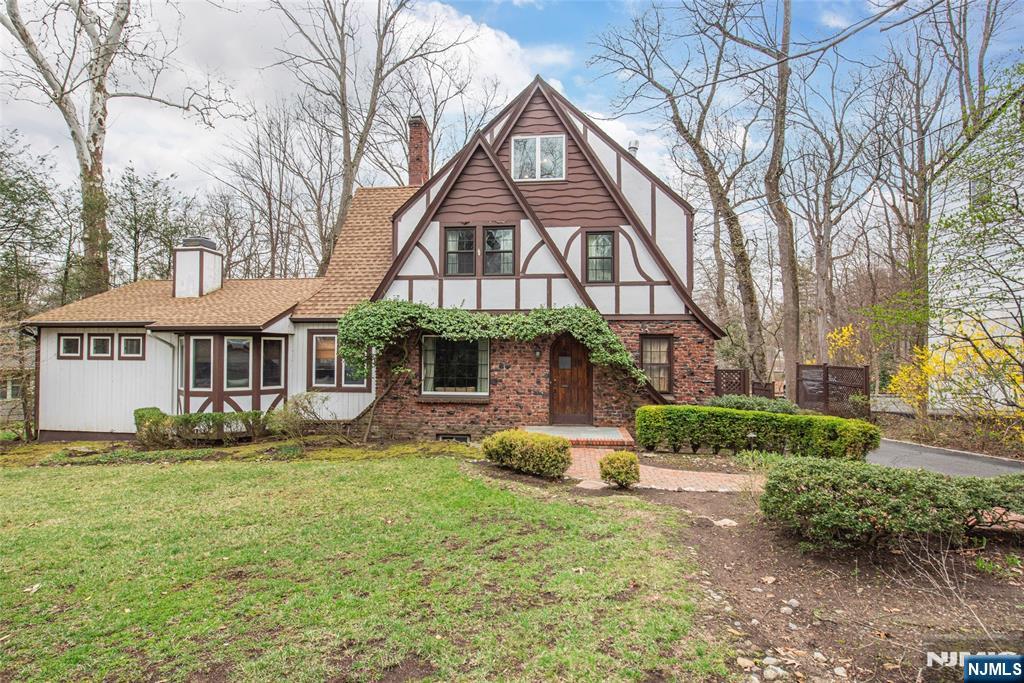 10 Cleveland Road Caldwell, NJ 07006 - Photo 2 of 35