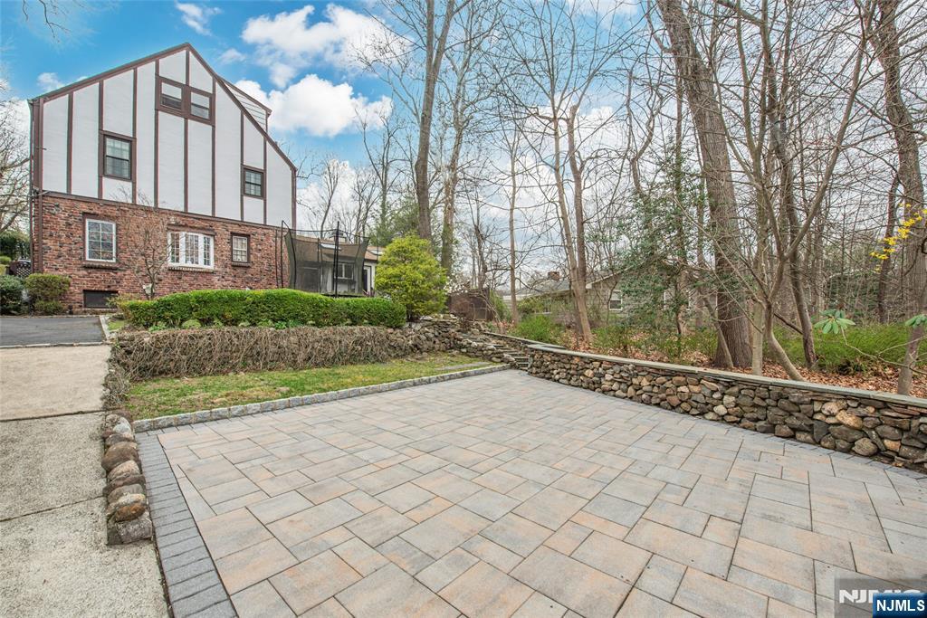 10 Cleveland Road Caldwell, NJ 07006 - Photo 5 of 35