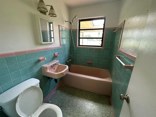 $2,400 | 101-111 Northeast 148th Street, Unit 111, Miami, FL 33161