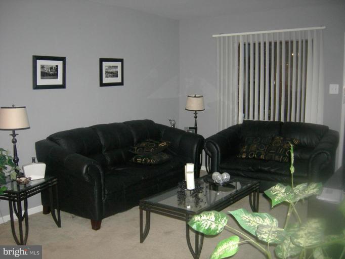 6147 Edsall Road, Unit 6147 Alexandria, VA 22304 - Photo 1 of 10 Living Room