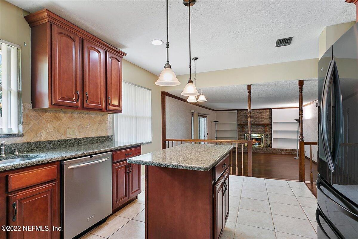 203 Foxridge Road Orange Park, FL 32065 - Photo 10 of 22 10-Kitchen