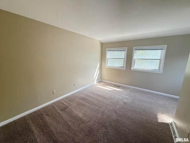 $2,099 | 6828 North Bobolink Road, Peoria, IL 61614