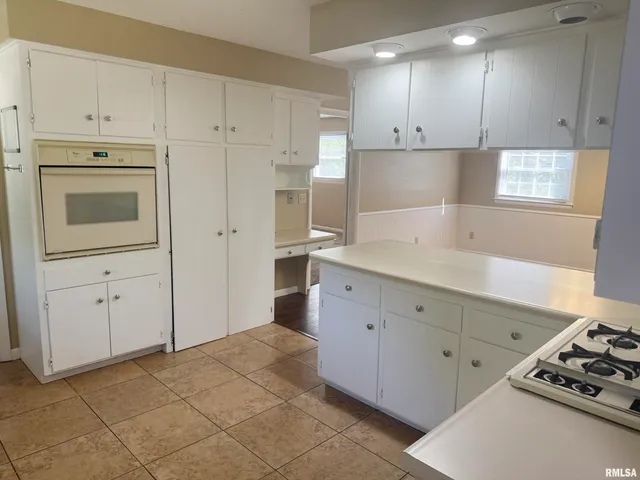 $2,099 | 6828 North Bobolink Road, Peoria, IL 61614