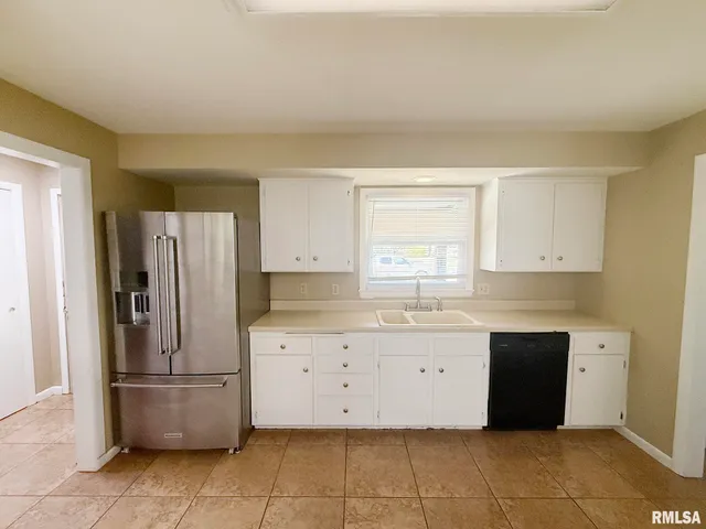 $2,099 | 6828 North Bobolink Road, Peoria, IL 61614