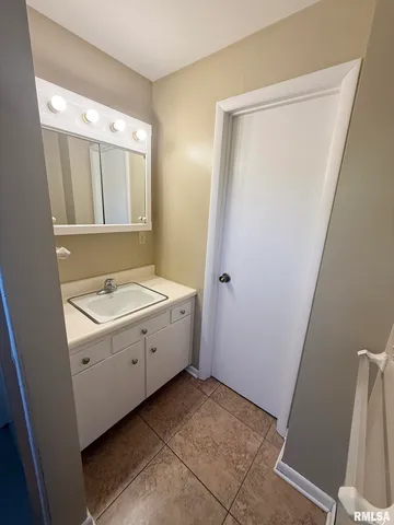 $2,099 | 6828 North Bobolink Road, Peoria, IL 61614