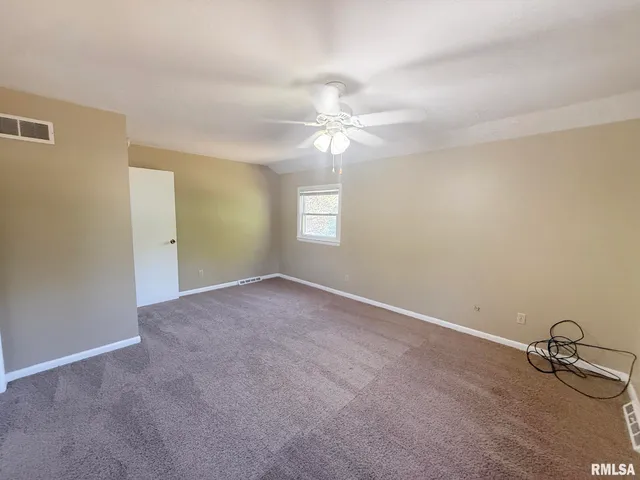 $2,099 | 6828 North Bobolink Road, Peoria, IL 61614