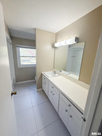 $2,099 | 6828 North Bobolink Road, Peoria, IL 61614