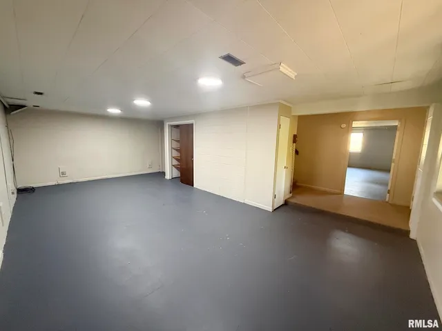 $2,099 | 6828 North Bobolink Road, Peoria, IL 61614