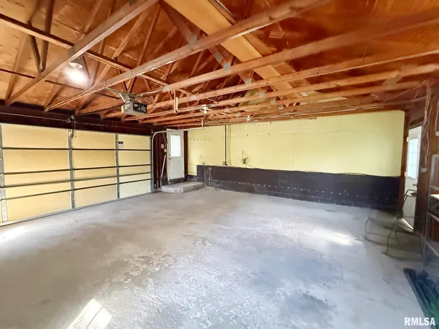 $2,099 | 6828 North Bobolink Road, Peoria, IL 61614