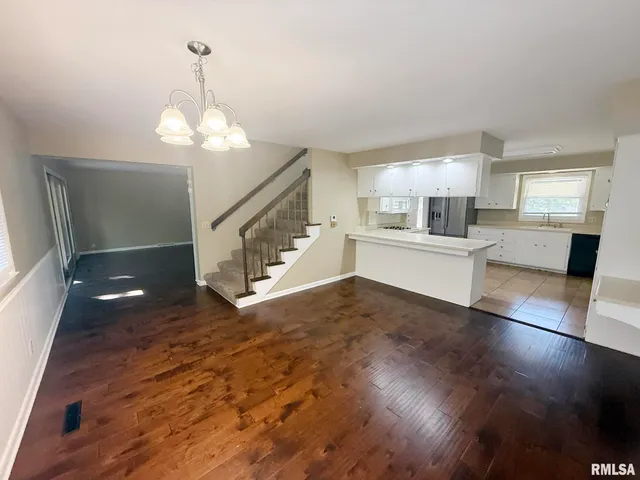 $2,099 | 6828 North Bobolink Road, Peoria, IL 61614