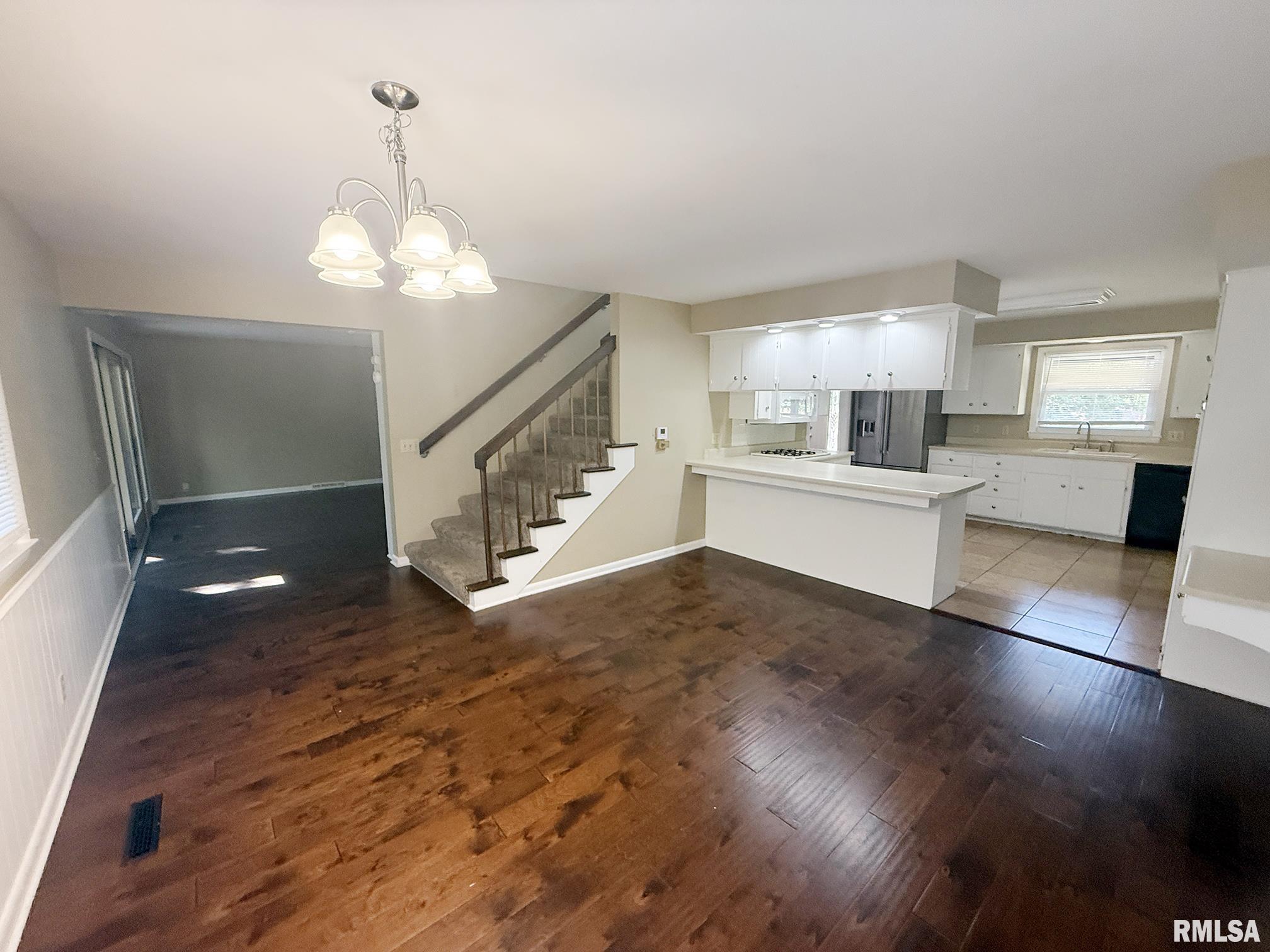 6828 North Bobolink Road Peoria, IL 61614 - Photo 4 of 31