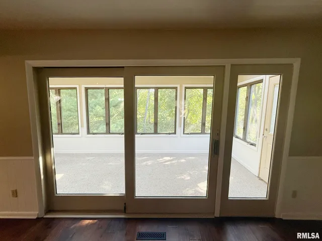 $2,099 | 6828 North Bobolink Road, Peoria, IL 61614