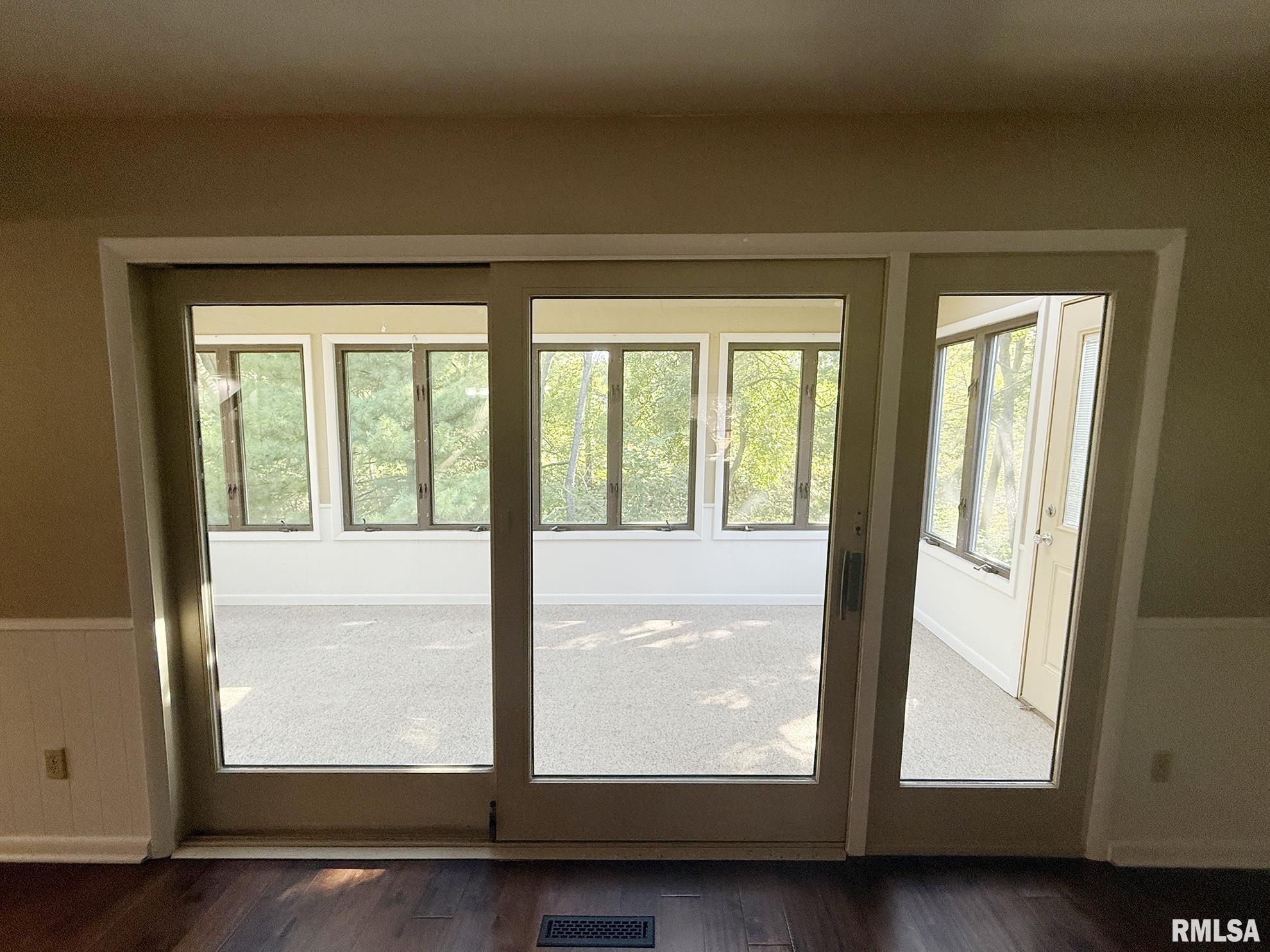 6828 North Bobolink Road Peoria, IL 61614 - Photo 7 of 31