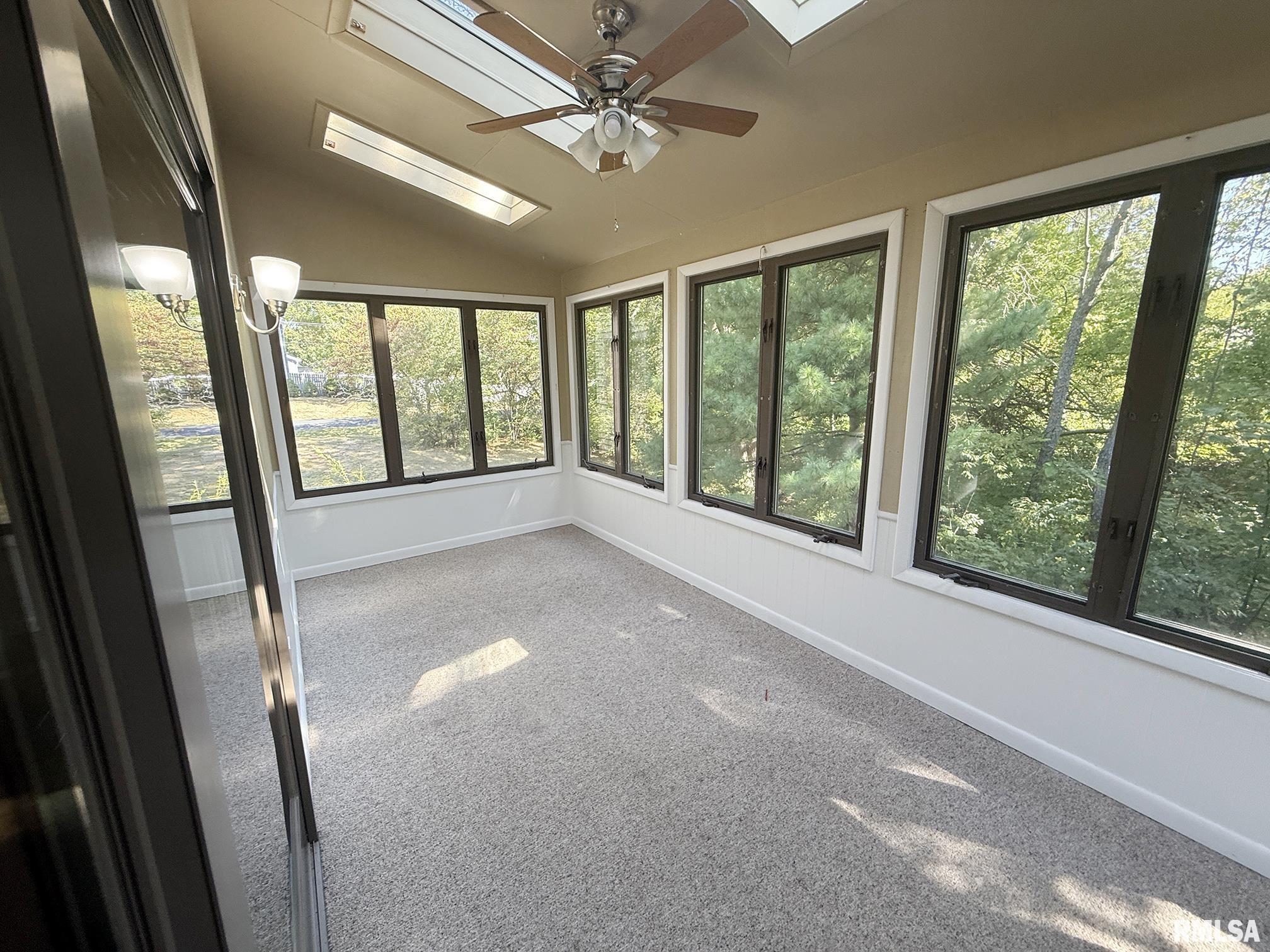 6828 North Bobolink Road Peoria, IL 61614 - Photo 8 of 31