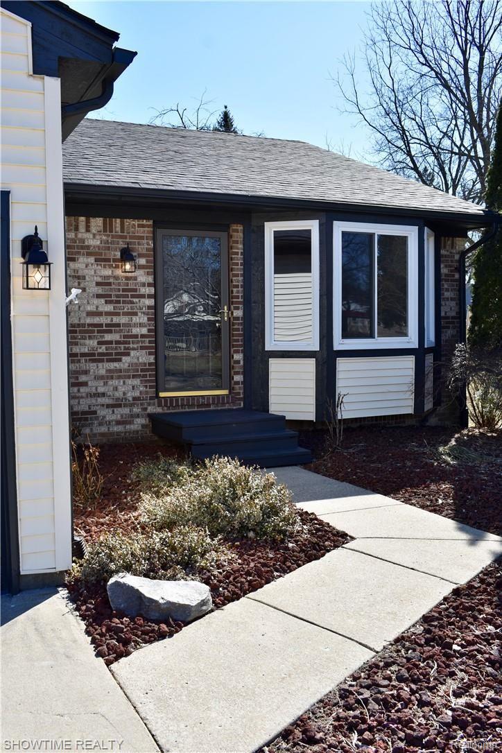 3065 York Road Rochester, MI 48309 - Photo 4 of 46 fullsizeoutput_736.jpeg