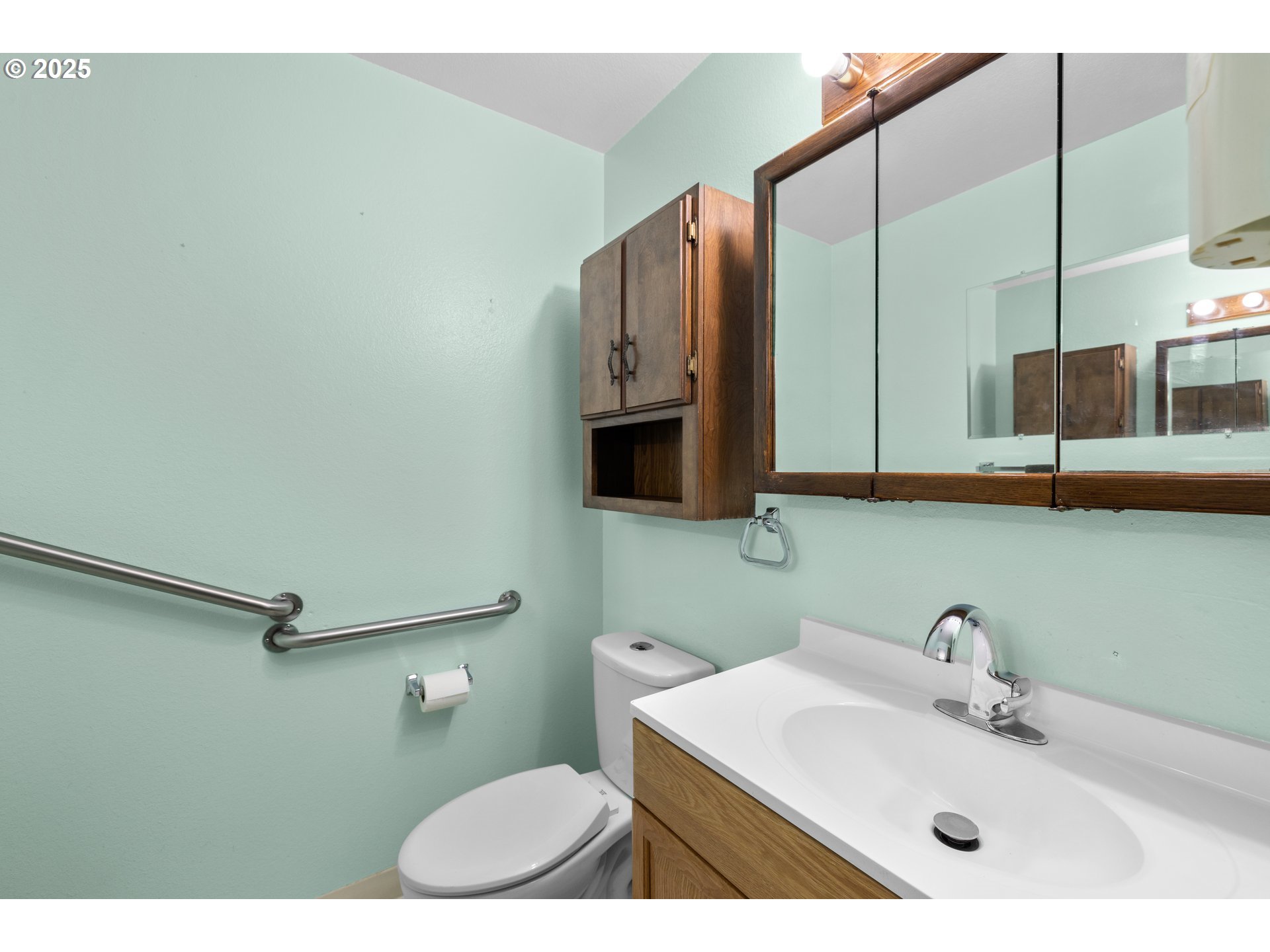 615 Cedar Street Fairview, OR 97024 - Photo 14 of 33 a bathroom with a sink a toilet and mirror