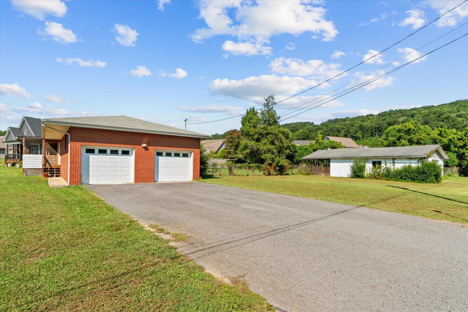 5504 Cassandra Smith Road Hixson, TN 37343 - Photo 5 of 43 5