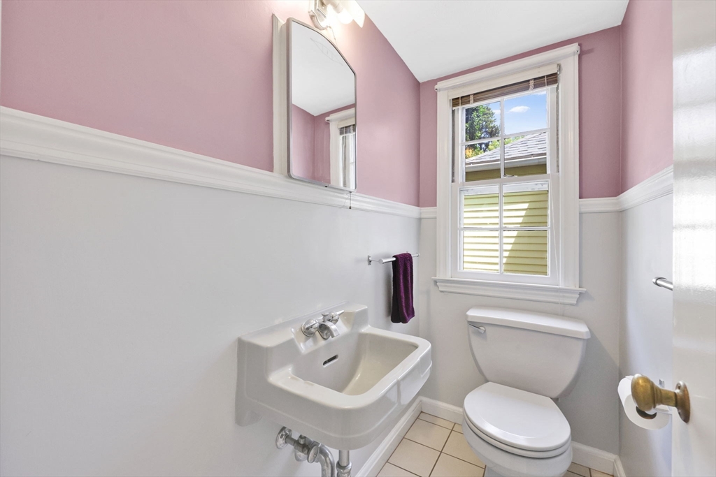 121 Benz Street Springfield, MA 01118 - Photo 21 of 40