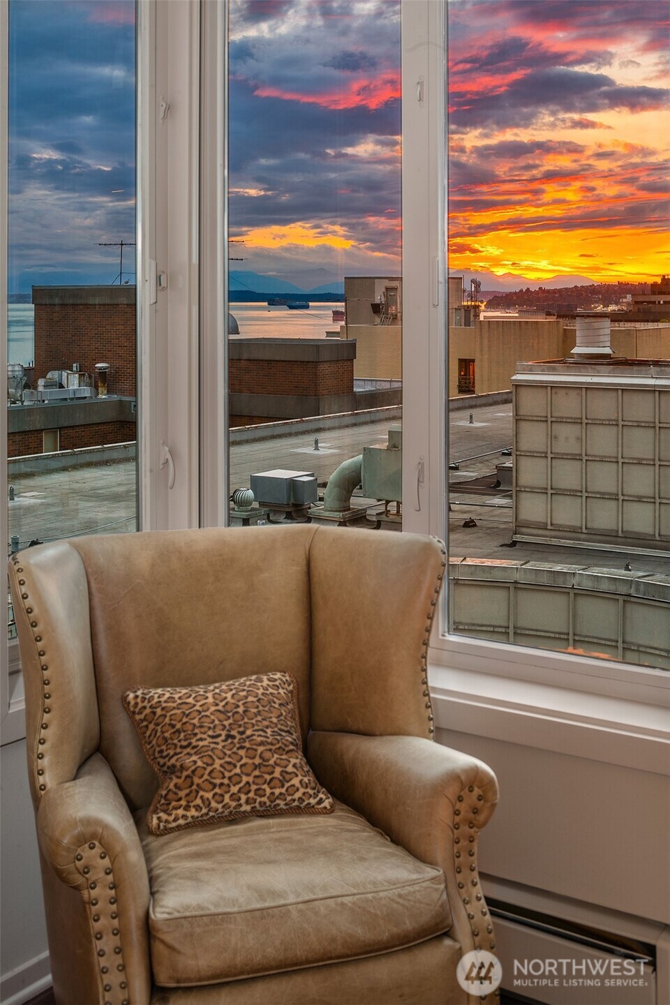 98 Union Street, Unit 810 Seattle, WA 98101 - Photo 3 of 38