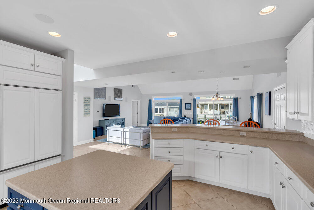 304 Cutter Lane Mantoloking, NJ 08738 - Photo 7 of 54 007_bjc03524