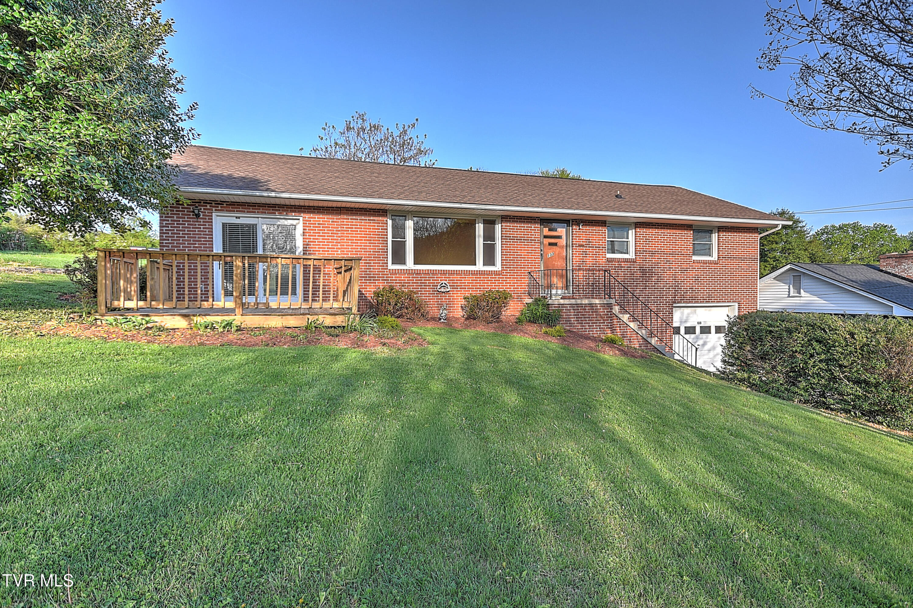 133 Fairfax Road Kingsport, TN 37660 - Photo 1 of 41 133 Fairfax JT-4