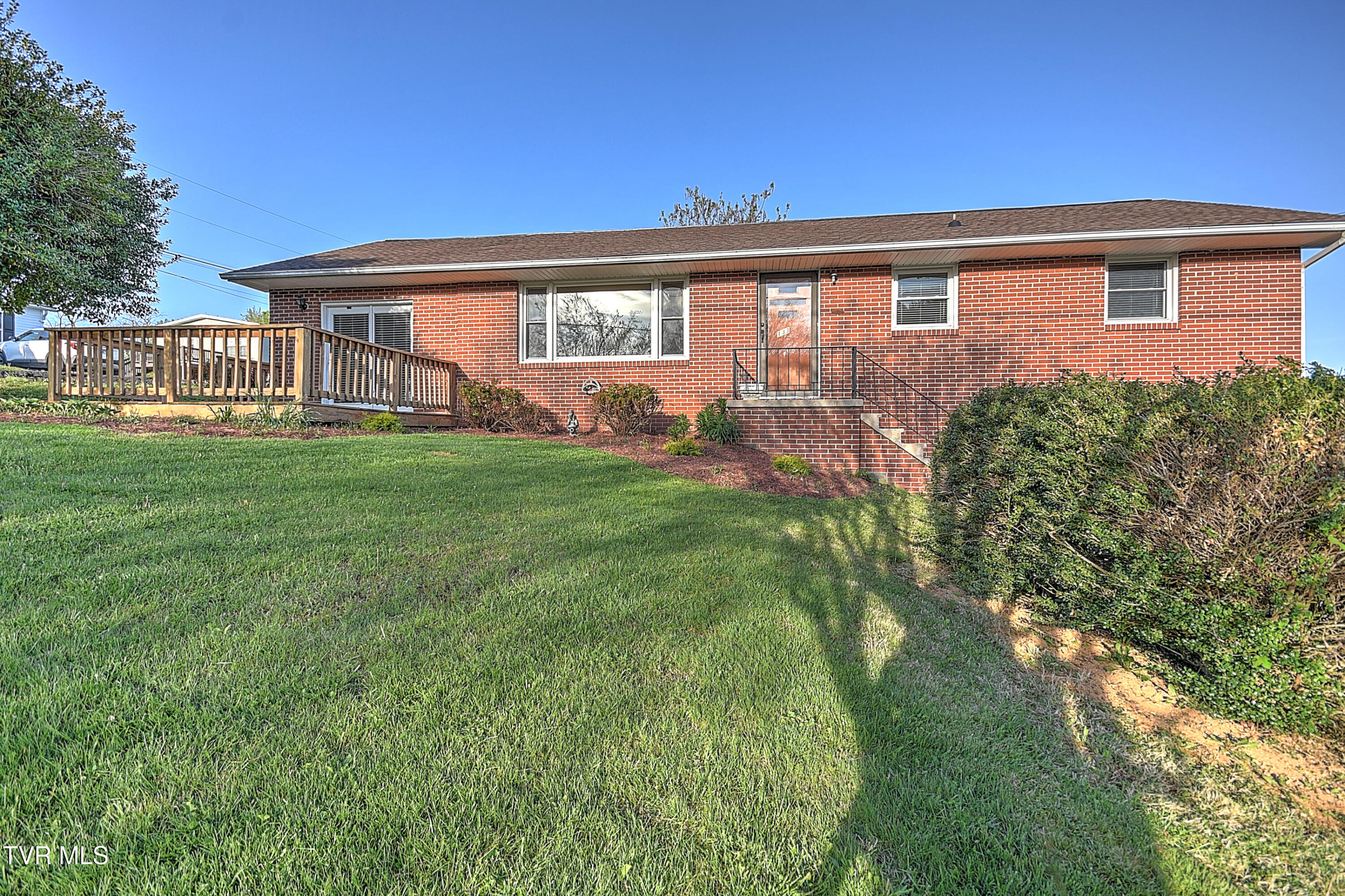 133 Fairfax Road Kingsport, TN 37660 - Photo 2 of 41 133 Fairfax JT-3