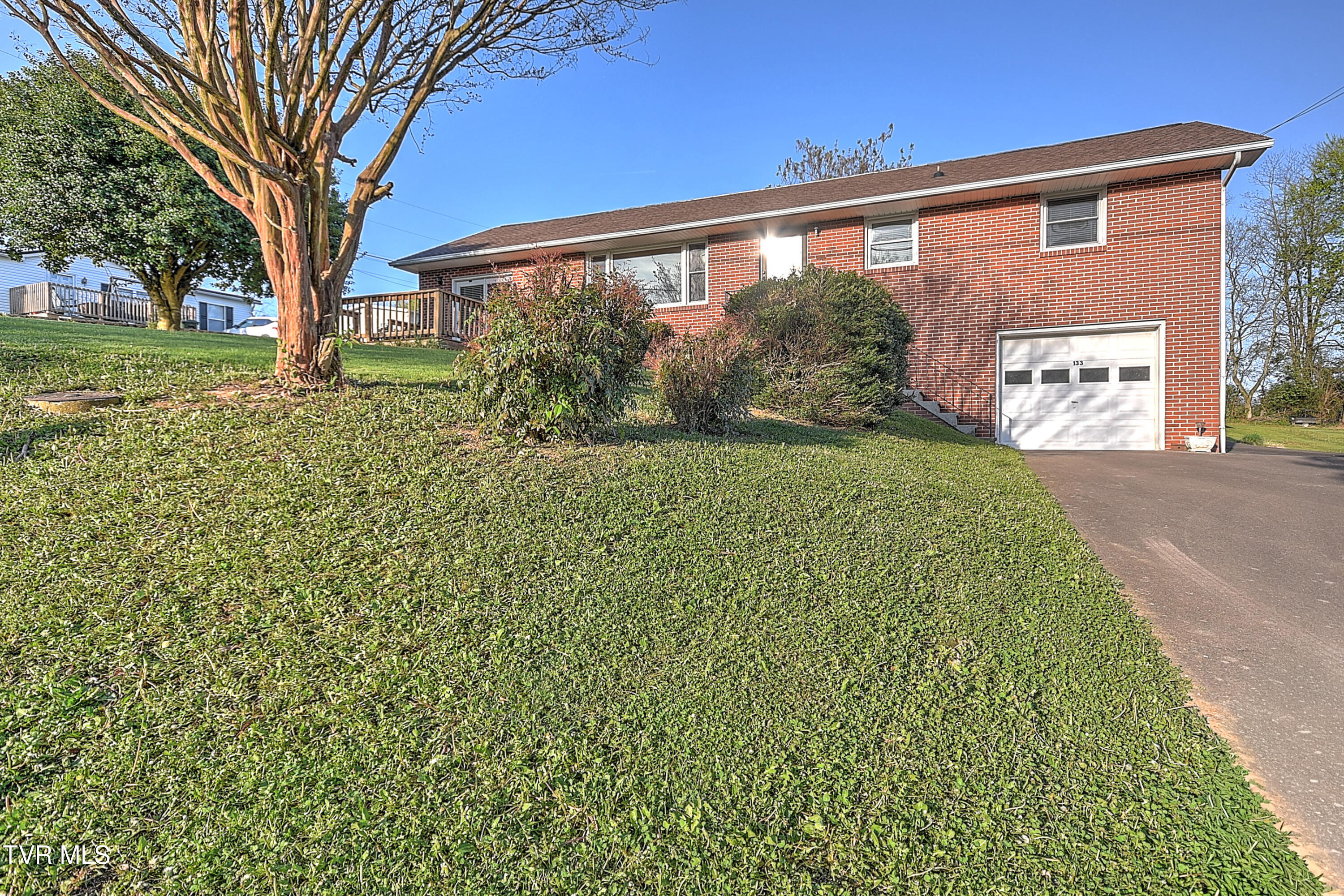 133 Fairfax Road Kingsport, TN 37660 - Photo 3 of 41 133 Fairfax JT