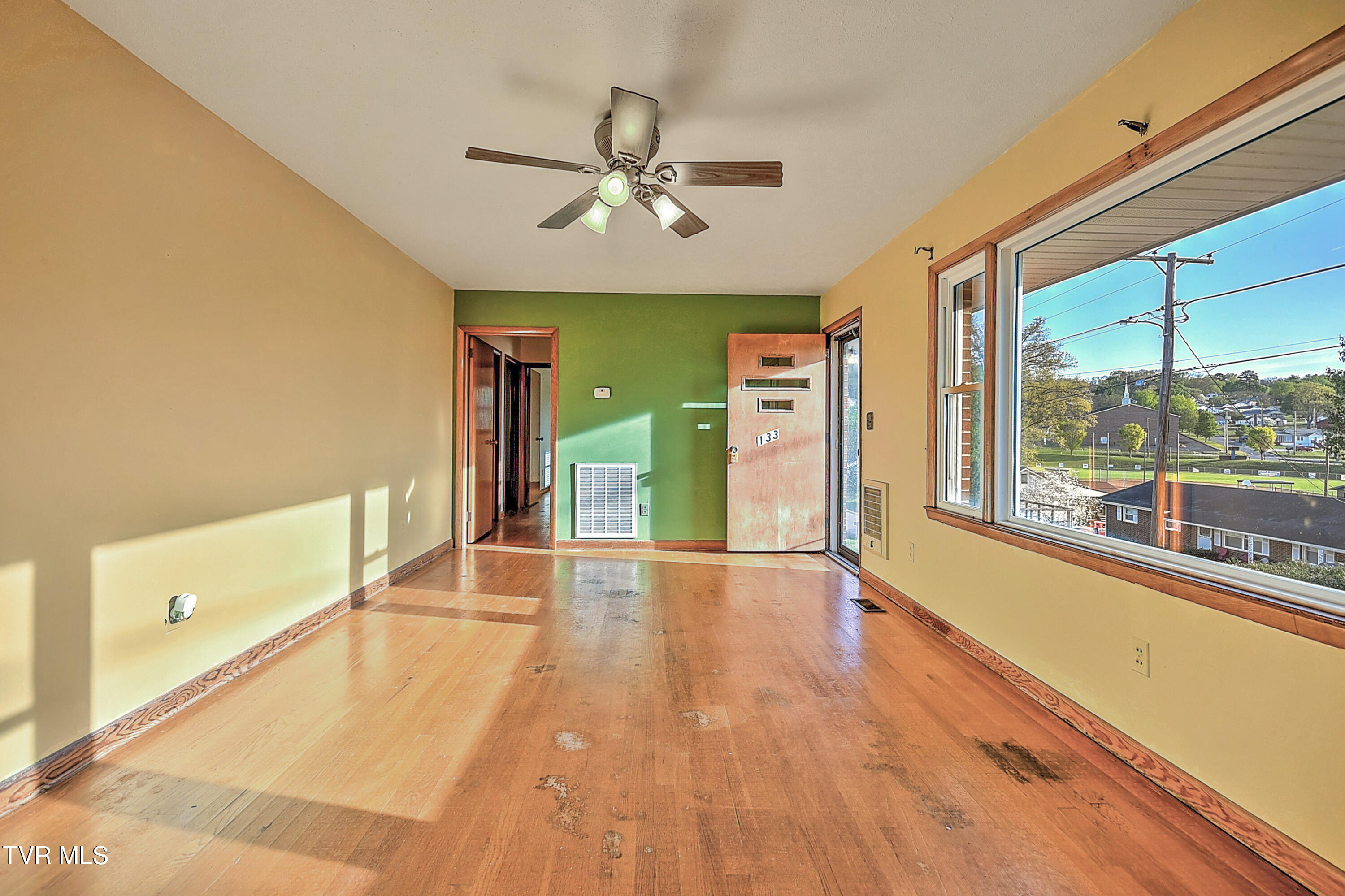 133 Fairfax Road Kingsport, TN 37660 - Photo 4 of 41 133 Fairfax JT-8